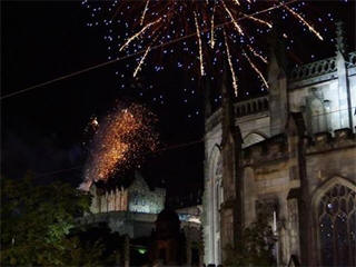 edinburgh years eve hogmanay fireworks 2022 castle